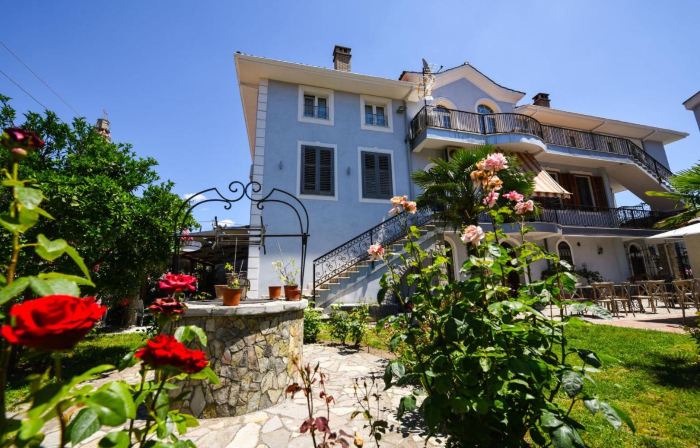 Rose Garden Hotel
