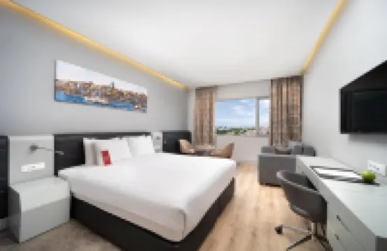 Ramada Plaza by Wyndham İstanbul Ataköy Hôtels à proximité de : Bakırköy
