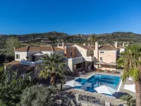 Harmony Hotel Apartments - Swimmingpools