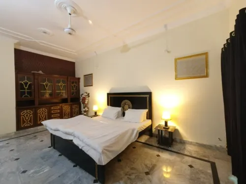 Room Serene Retreat in Rawalpindi - Guest Room with Shared Facilities Family O