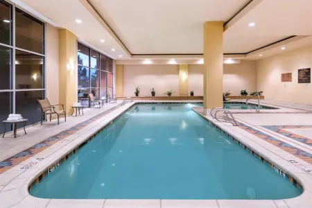 Embassy Suites by Hilton Albuquerque Отели рядом с достопримечательностью «Альбукерке Ботаникал Гарден»