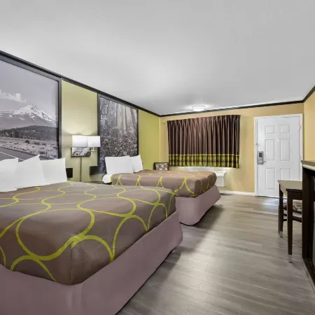 Super 8 by Wyndham Crescent City