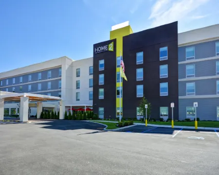 ホーム 2 スイーツ バイ ヒルトン クイーンズベリー レイク ジョージ クイーンズベリーのホテル