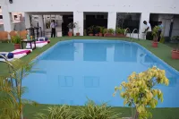 The Oasis - Rooftop Pools