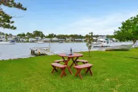 Balmoral Waterfront Escape at Lake Macquarie Hotels in Fishing Point