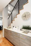 Modern OTR home with vintage charm of the Queen City - Parvekkeita