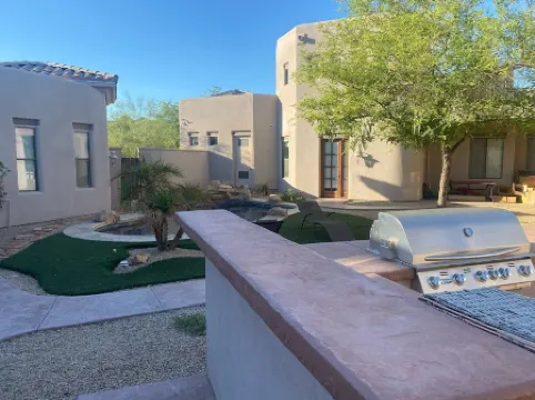 This casita located in the Estrella neighborhood boasts amazing Mountain View’s.