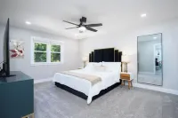 Modern House with King Suite! Relaxing Retreat!
