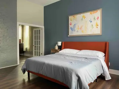 Washington A / Stylish 1BR/1BA Downtown Apt 월마트 수퍼센터 주변 호텔