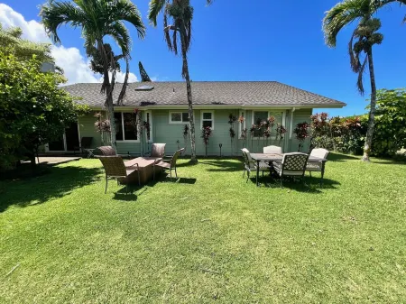 Aloha Serenity: North Shore Hot Tub Escape Отели рядом с достопримечательностью «Анини Бич»