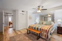 Oasis with 3rd Bedroom/Den, Sleeps 6, 3 Patios, Adult and Childrens Bikes