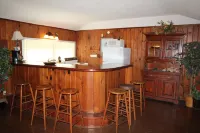 The Lodge, cozy one bedroom King Cottage on the Indian River Lagoon