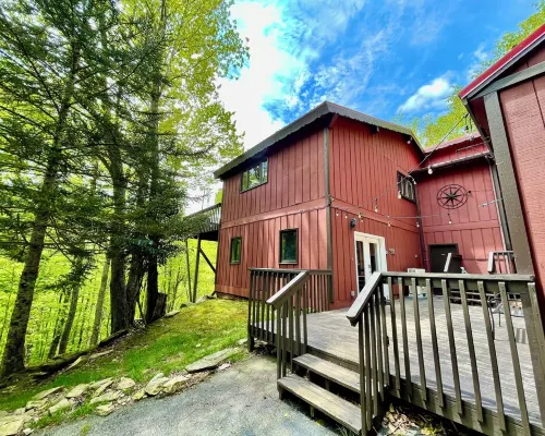 Cabin with Mountain Views / Large Deck / Fireplace / Near Ski Slopes Fresh Snow! Hotels in Beech Mountain