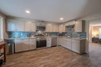 The Salty Duplex (Left Side) Hotels in Reedsport