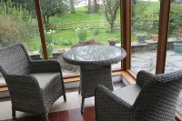 Gorgeous Lakeland cottage with delightful private garden. Free EV charging.