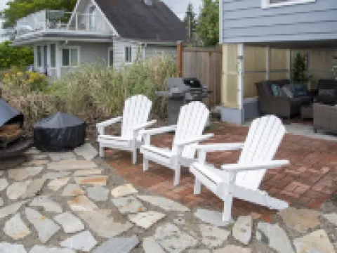 Beach Home w/King & Queen bed + Wi-Fi see Whales/Eagles Minutes to Seattle Ferry โรงแรมในเบรเมอร์ตัน