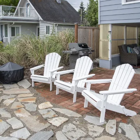 Beach Home w/King & Queen bed + Wi-Fi see Whales/Eagles Minutes to Seattle Ferry