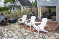 Beach Home w/King & Queen bed + Wi-Fi see Whales/Eagles Minutes to Seattle Ferry Hotels near Kitsap Regional Library, Bremerton - Dr. Martin Luther King Jr.