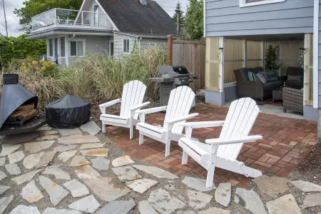 Beach Home w/King & Queen bed + Wi-Fi see Whales/Eagles Minutes to Seattle Ferry Отели рядом с достопримечательностью «Бремертон Бордуолк»