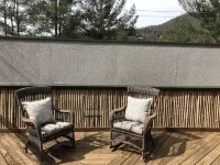 Romantic , 5 miles to downtown Asheville, Private, Hot Tub, Fireplace, Fenced