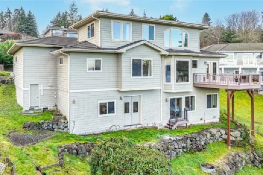 Awesome 5 bedroom, 4 bathroom, waterfront home with beautiful views and sauna.