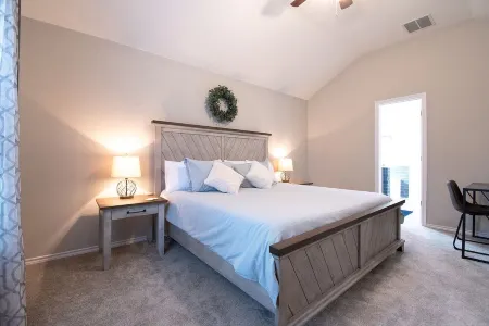 Texas Roots: King Beds - 6 Minutes to Downtown McKinney- Sleeps 6 - Remodeled