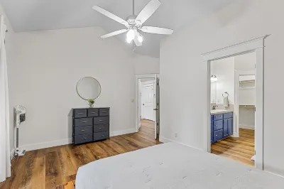 Bunk-Bed House Nestled in the Trees Hotels near Flagstaff Pulliam Airport