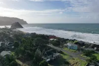 New! Cutest Cottage on the Oregon Coast + Hot Tub + Steps to the Beach! Hotels in Neskowin