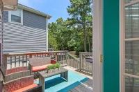 Buckroe Beach Home with King Bed, Grill, Games and 5 min Walk to Beach…Sleeps 8.