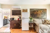 Palm Springs First 420 LGBTA Shiloh Pet-Friendly near downtown