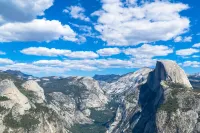 Ahwahnee Hilltop Getaway - large modern home with amazing views