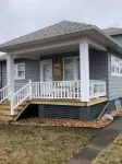 Cozy House: 5 Min Drive to Beach-Zoo-Restaurants-Casino-Brewery-Train to Chicago