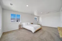 New 2 level Twin Falls Home, 2 masters!