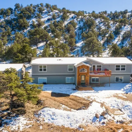 Book NOW for Summer and Fall Events! In Mountains, 5 mins from Downtown Salida!