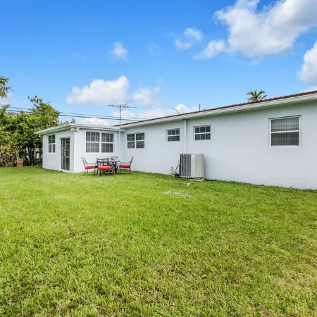 House is 15 min from anywhere. Miami Children Hospital, 8 miles MIA