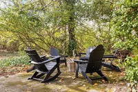 Designer 2 bedroom, 1 acre retreat in the city Отели рядом с достопримечательностью «Walgreens at Community Health Network - North»