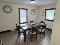 --Stunning Remodel-- HOT TUB 4 -BR home, Sleeps 10. Cozy Charm Modern Comfort Hotels in Tomahawk