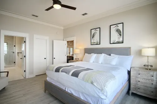 Bayfront, Pool, Pier, 2 Hot Tubs!, Sandy Beach, Private, steps from beachfront