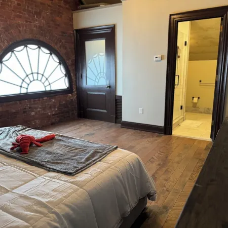 Industrial Penthouse in Downtown Plymouth Отели рядом с достопримечательностью «Plymouth Mayflower»