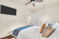 Located near St Pete beaches, downtown Gulfport and short distance to Tampa