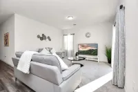 Exquisite 4-Bedroom Home in Katy with Pool Access