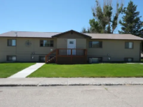 Freshly Remodeled 2 Bedroom, Full Kitchen, living Room Suite, in Cascade unit #4 Hotels in Cascade