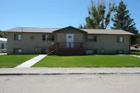 Freshly Remodeled 2 Bedroom, Full Kitchen, living Room Suite, in Cascade unit #4