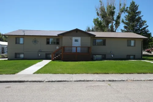 Freshly Remodeled 2 Bedroom, Full Kitchen, living Room Suite, in Cascade unit #4