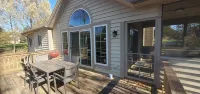 Rustic with a modern twist 3 bdr/3.5 bath chalet