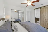 Beautiful 3 Bed, 2 Bath Golf Course Home Hotels near Port St. Lucie Botanical Gardens