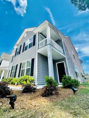 Sweet Spot - Pool table, blackout courtains Hotels near Middleton Place