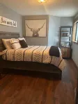 Cozy remodeled condo close to the Village!  호텔