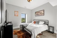 Bourbon Barndominium Bonanza! Golf Simulator+Theater+Hot Tub+Sports Bar+Arcade