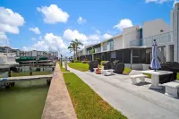 Welcome to the "Mad Mermaid" Condo in beautiful Madeira Beach, Florida!